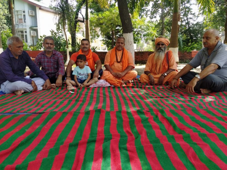 झूठे नेताओ और कायर धर्मगुरुओं ने हमारी बेटियों को जिहादियों का शिकार बना दिया है यति सत्यदेवानन्द सरस्वती महाराज