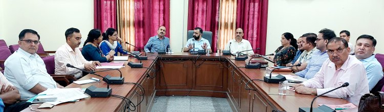 विस चुनाव-2022 के लिए जिला में सेक्टर मैजिस्ट्रेट व सेक्टर अधिकारियों की हुई बैठक 