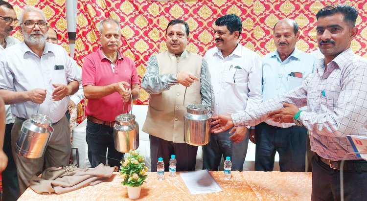 सरकार की योजनाओं से किसानों की आय में हो रही बढ़ौतरीः वीरेंद्र कंवर