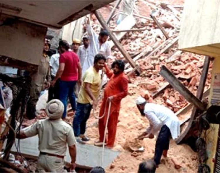 निर्माणाधीन चार मंजिला इमारत ढही, 8 मजदूर दबे