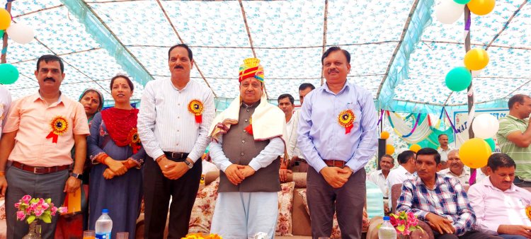 हार जीत से निशचिंत होकर खेल की भावना से खेलें खिलाड़ी : वीरेंद्र कंवर