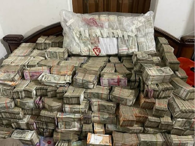 ED की कारवाईः  ट्रांसपोर्टर के घर से 17 करो़ड़ 32 लाख बरामद, आरोपी आमिर खान फरार, भाई से पूछताछ जारी 