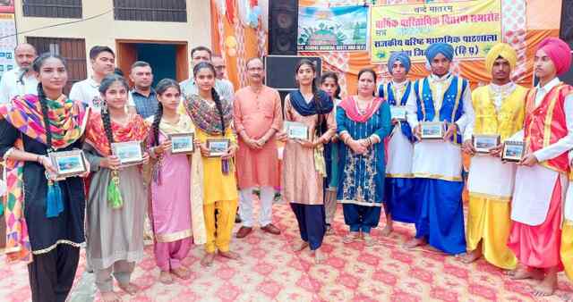 वार्षिक समारोहों के आयोजन से विद्यार्थियों को मिलती है प्रेरणा व प्रोत्साहन: सत्ती