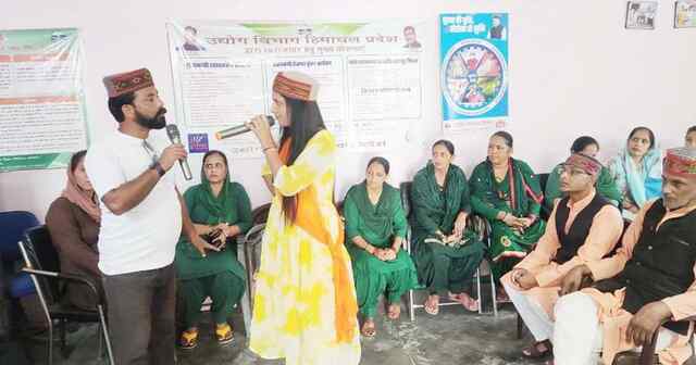 फोक मीडिया दलों ने शिक्षा के क्षेत्र में संचालित की जा रही योजनाओं बारे किया जागरूक