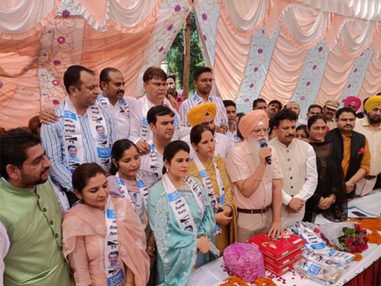 जालंधर में भाजपा को झटकाः 4 पार्षद समेत कई कार्यकर्ता आप पार्टी में हुए शामिल