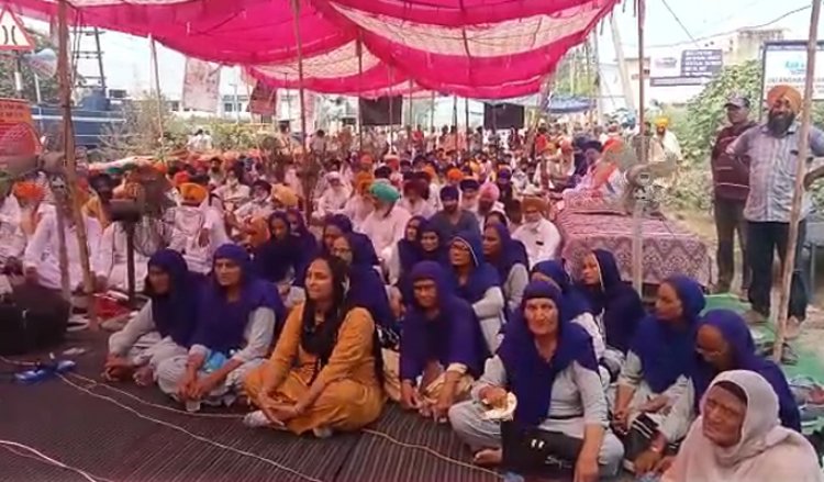 जालंधरःघर से निकलने से पहले पढ़े ये ख़बर, इस जगह किसानों ने धरना लगाकर किया रोड़ जाम