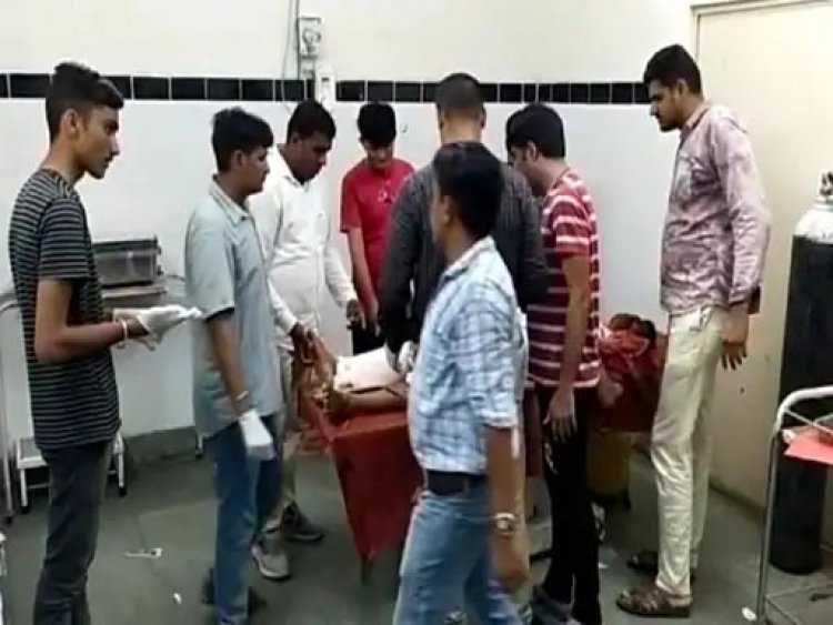 10-12 बदमाशों ने बुजुर्ग पर तेजदार हथियारों से किया हमला, नाक-कान काटकर पैर तोड़ दिए