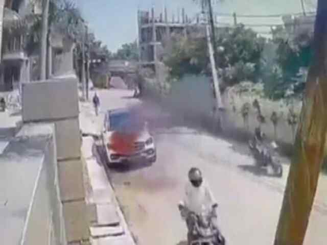 टाइल्स लगाने वाले मिस्त्री ने लगाई मर्सिडीज को आग, चौंकाने वाली वजह आई सामने, देखें वीडियो