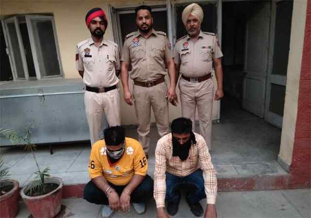 आदमपुरः 7 पेटी अंग्रेजी शराब सहित 2 काबू