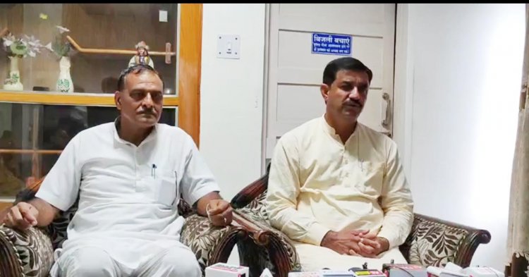 कुछ राजनीतिक लोगों के व्यवहार के कारण  राजनीति में आई गिरावट:  प्रो राम कुमार