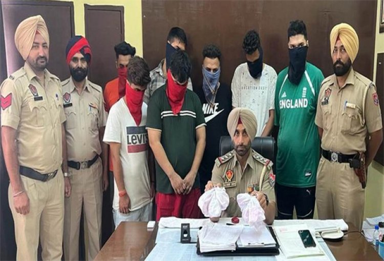 जालंधरः कार में बैठ हेरोइन पी रहे 7 लोग गिरफ्तार