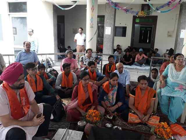 जालंधरः मेहर चंद पॉलीटैक्निक के विद्यार्थी और स्टाफ़ वेद सप्ताह समारोह में हुए सम्मिलित