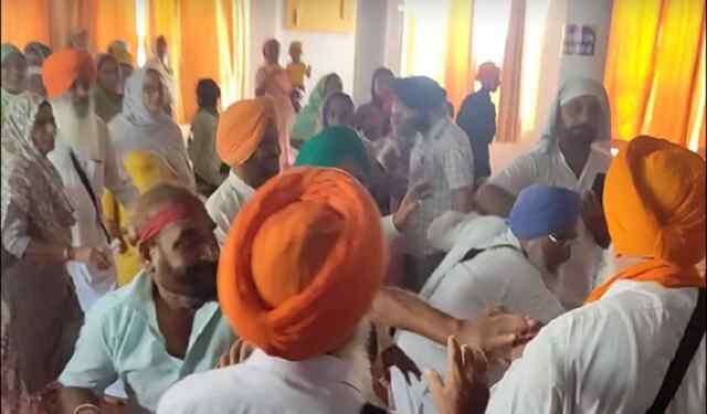 पंजाबः गुरुद्वारा साहिब में 2 गुटों में जमकर चले लात घूंसे, उतरी पगड़ियां