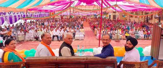 100 से ज्यादा परिवारों ने थामा भाजपा का दामन