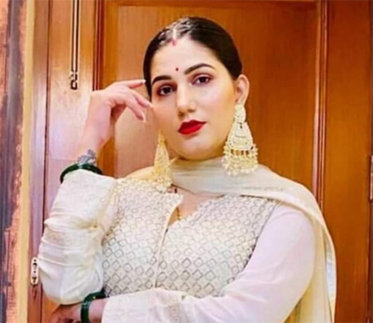 हरियाणवी डांसर सपना चौधरी ने किया कोर्ट में सरेंडर