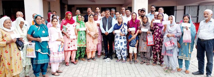 प्रो. राम कुमार ने 74 लाभार्थियों को प्रदान की 25.45 लाख की आर्थिक सहायता
