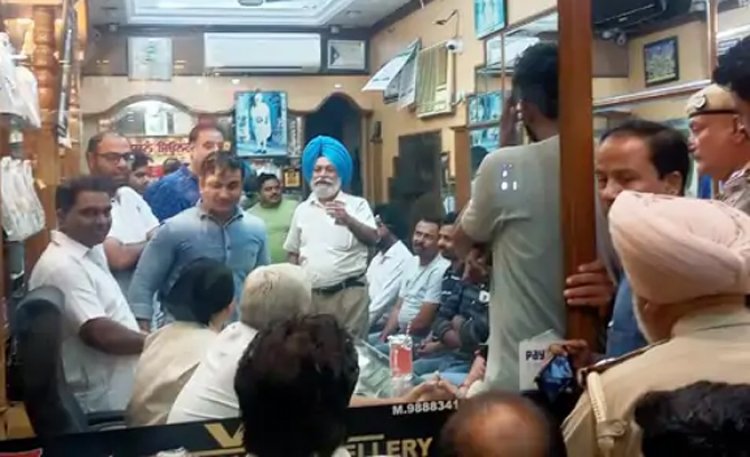 कपूरथलाः विवादों में आप नेत्री, पुलिस के साथ बहस दौरान कहा चोर, जाने मामला