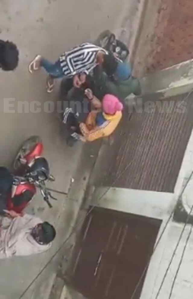 पंजाबः इस जिलें में सरेआम बिक रहा है नशा, नशा खरीदने के लिए कतार में खड़े लोग, वीडियो वायरल