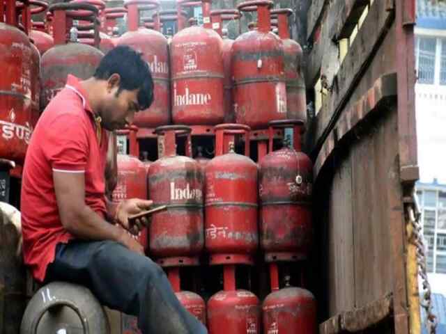 सरकार का बड़ा फैसला, अब साल में केवल मिलेंगे इतने गैस सिलिंडर