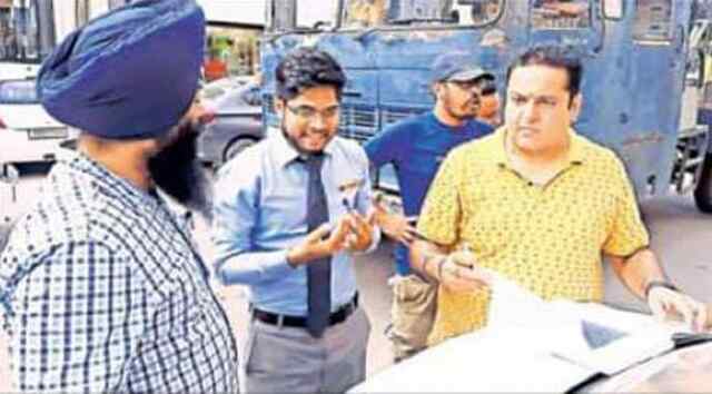 जालंधर: निगम ने Nik Bakers, StarBucks और Kalyan Jewellers सहित 21 बिल्डिंगों के काटे चालान, जानें मामला