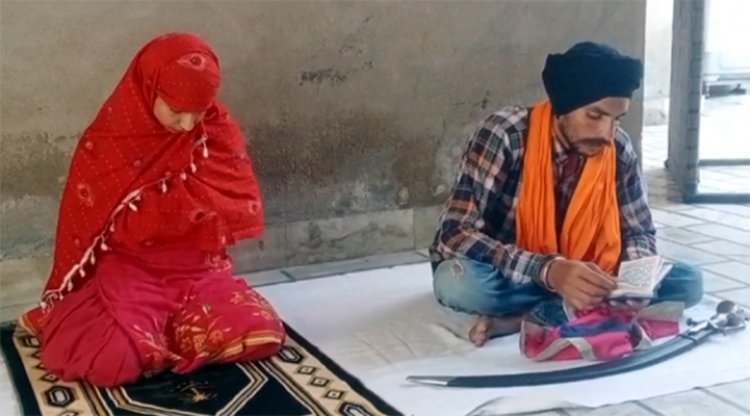 पंजाबः इस मुस्लिम ने सिख धर्म अपनाकर कायम की मिसाल, पत्नी पढ़ती नमाज खुद पढ़ता गुरबाणी