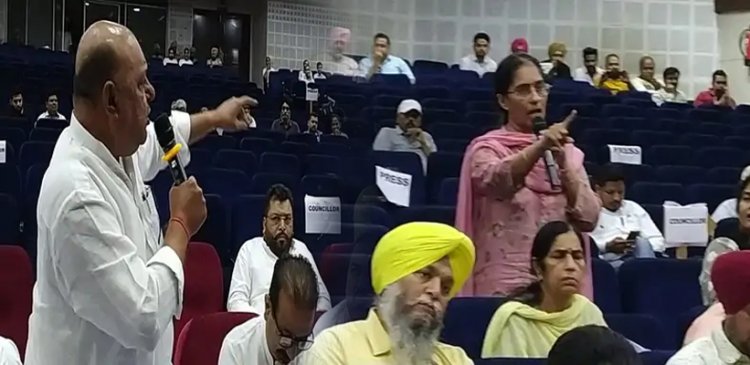 पंजाबः पूर्व मंत्री भारत भूषण आशू की पत्नी और आप MLA में हुआ जमकर हंगामा