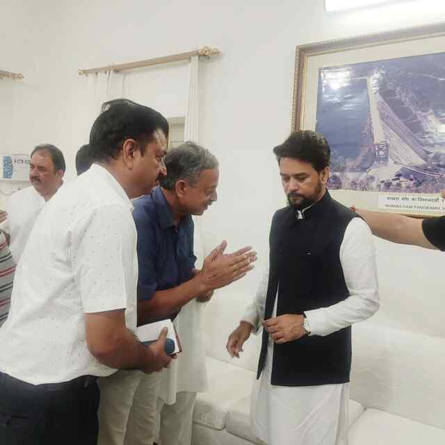 प्रधानाचार्योंं का प्रतिनिधिमंडल पदोन्नित की मांग को लेकर केंद्रीय मंत्री अनुराग ठाकुर से मिला