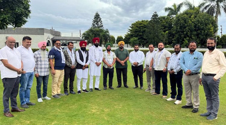 पंजाबः निगम चुनाव से पहले कांग्रेस और भाजपा को झटका, 9 पार्षद आप में शामिल 