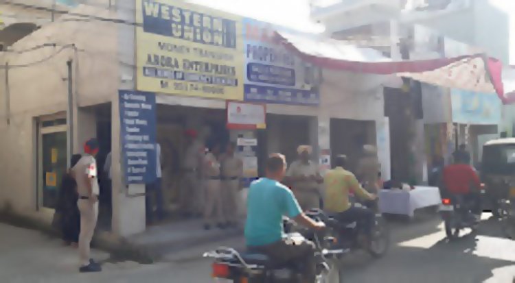 जालंधरः मंगी प्रॉपर्टी डीलर के दफ्तर में पुलिस ने की छापेमारी, एक व्यक्ति को किया राउंडअप, जाने मामला