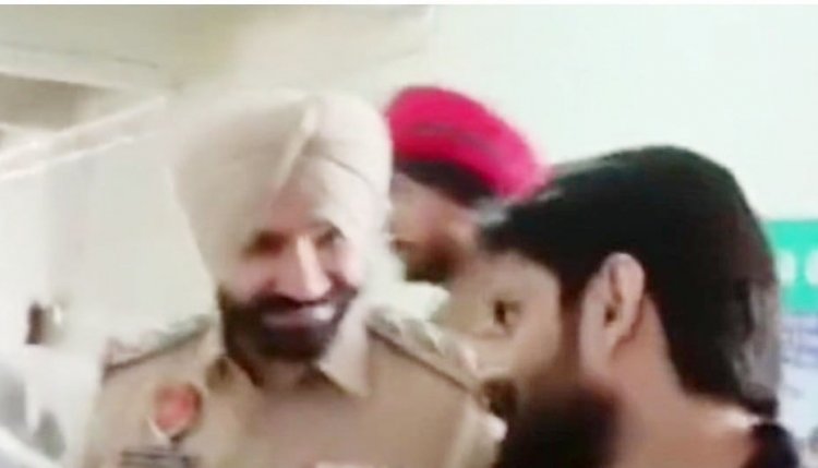 पंजाब: CIA इंचार्ज को गैंगस्टर लॉरेंस की पीठ थपथपाना पड़ा महंगा, SSP ने दिए जांच के आदेश