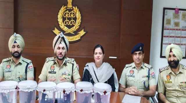 पंजाबः पुलिस ने जेल में बंद गैंगस्टरों के ठिकानों से किए हथियार बरामद