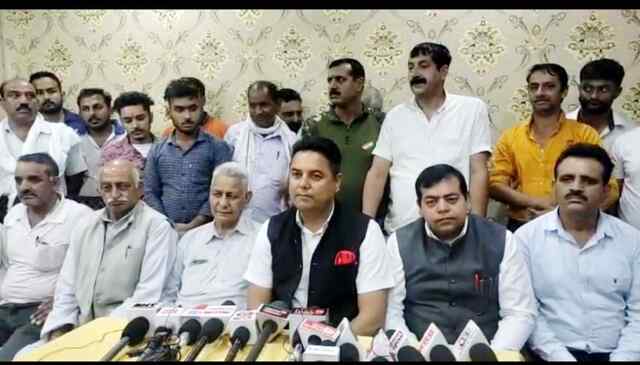 टिकट नहीं मिलने से नाराज़ सुदर्शन बबलू ने 15 पदाधिकारियों सहित दिया सामूहिक त्यागपत्र 
