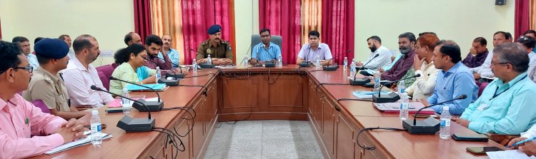 व्यय पर्यवेक्षक ने की प्रबंधों की समीक्षा बैठ, चुनाव पर नज़र रखने पर दिए आवश्यक निर्देश