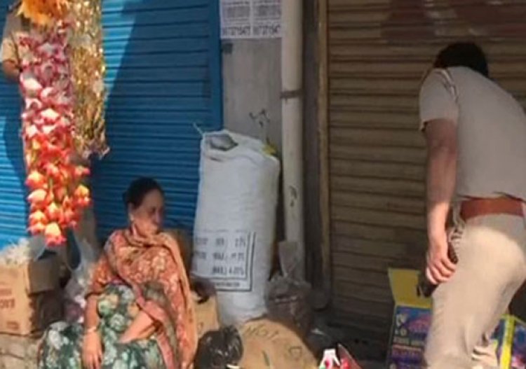 पंजाबः अवैध पटाखों पर पुलिस की रेड, 3 दुकाने की सील