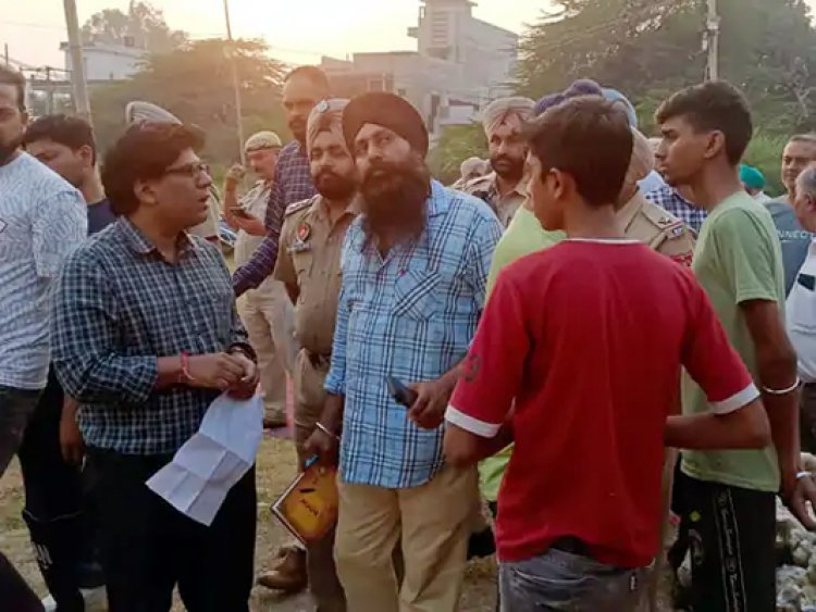 कपूरथलाः पटाखा मार्किट में SDM की रेड, जानें कितनी दुकाने की सील 