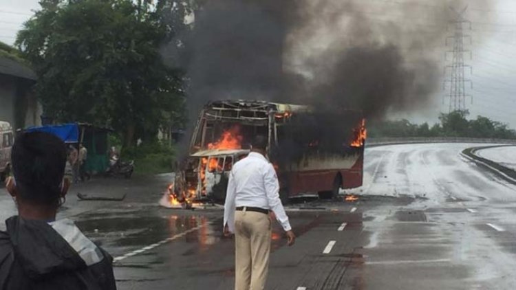 बस के अंदर मिट्टी के दीये जलाने से लगी आग, ड्राइवर और कंडक्टर की जलकर मौत