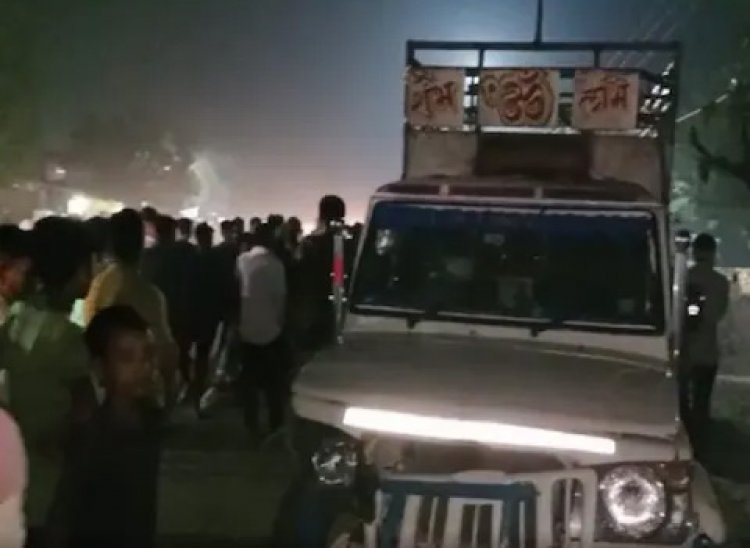 बस का इंतजार कर रहे लोगों को तेज रफ्तार पिकअप ने रौंदा, 3 की हालत गंभीर…