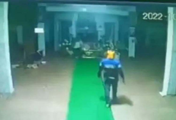 कपूरथलाः गुरुघर के ताले तोड़कर नगदी लेकर फरार लुटेरे, वारदात सीसीटीवी में कैद
