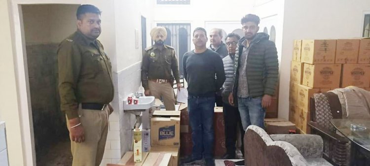 एक्साइज विभाग की बड़ी कार्रवाई,घर से पकड़ी अवैध शराब