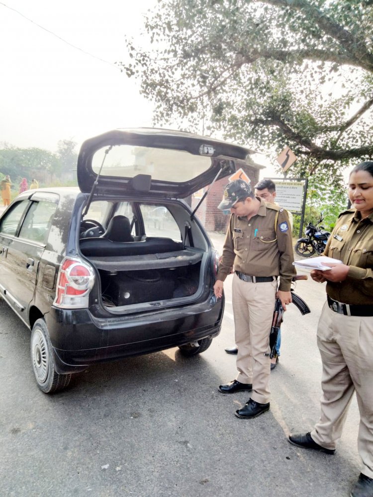 कार चालक से नगदी मिली