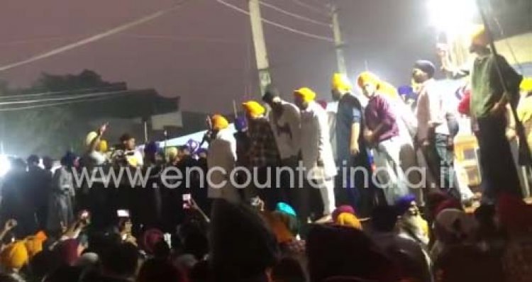 जालंधर: अमृतपाल को नजर बंद किए जाने के विरोध में समर्थकों ने किया इकटठ, देखें वीडियो