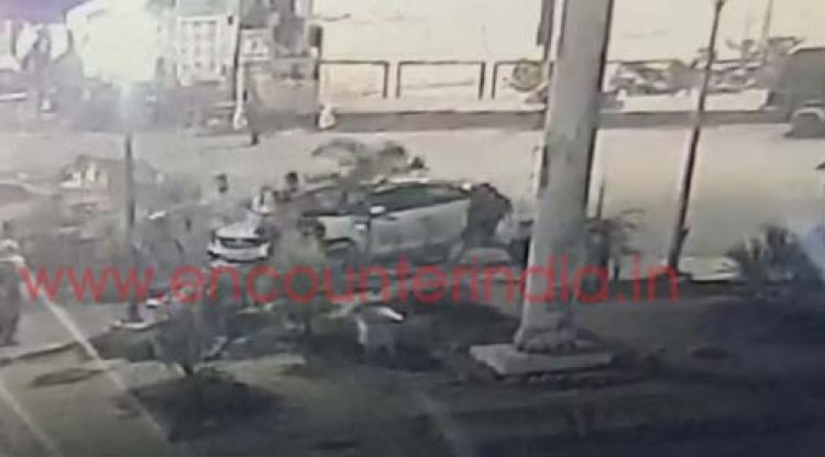 जालंधर: रेलवे स्टेशन के बाहर फुटपाथ पर बैठे लोगों पर गाड़ी चढ़ाने की CCTV आई सामने, देखें वीडियो