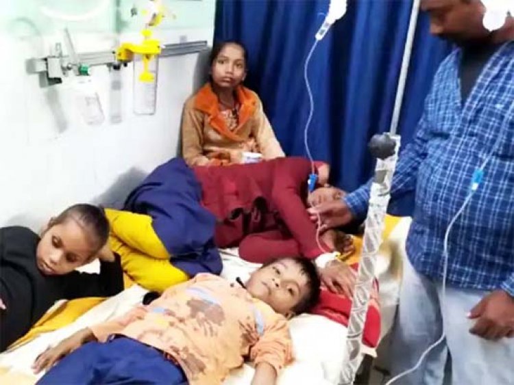 मिड डे मील में छिपकली वाला खाना खाने से 200 बच्चों की बिगड़ी हालत, देखें वीडियो