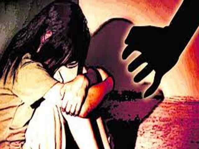 स्कूल का  संचालक ही छात्रा से 2 महीने तक करता रहा दुष्कर्म 