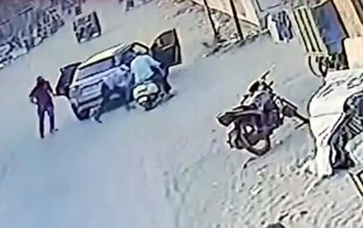 दिनदहाड़े बैंक से लौट रहे व्यापारी से 81 लाख की लूट 