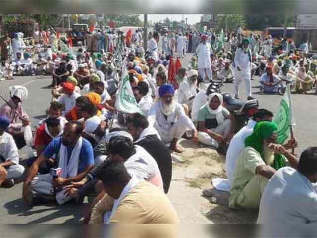 पंजाबः किसानों ने पक्का मोर्चा लगाकर किया हाईवे जाम