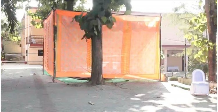 ईवीएम मशीनों की सुरक्षा के लिए राजनीतिक दलों के लिए लगे तंबू