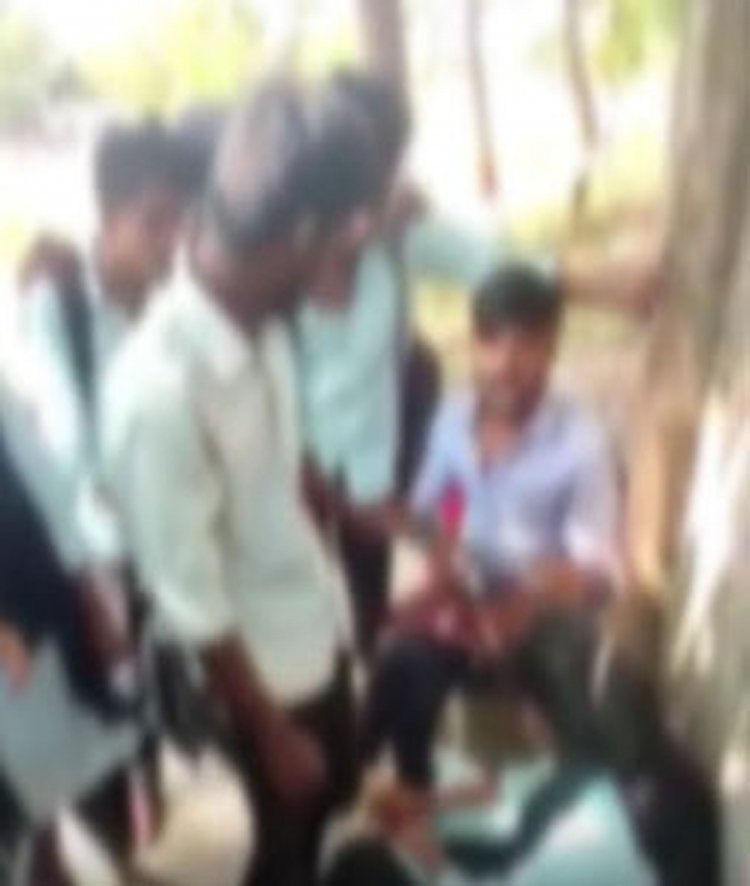 कॉलेज में रैंगिंग के दौरान लड़की को जबरन करवाया किस, 5 हिरासत में