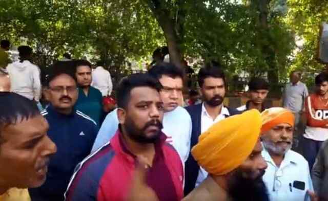 जालंधरः न्यू इंडिया किडनी अस्पताल पर लगे गंभीर आरोप, परिवारिक सदस्यों ने किया रोड जाम, देखें वीडियो