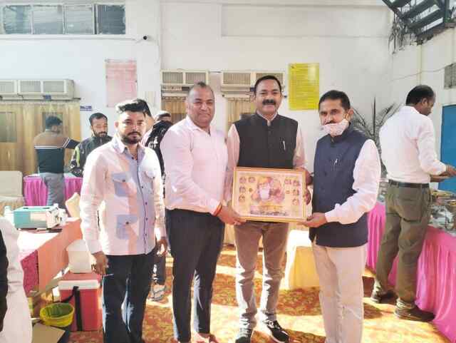 सोशल वैल्फेयर सोसाईटी के रक्तदान शिविर में 102 ने दिया रक्त